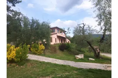 Image de Appartement rustique entouré d'Ombrie verte avec piscine