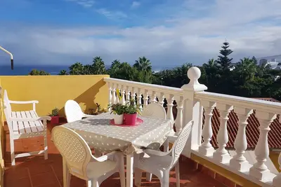 Image de Proche Plage. 90 mètres. 2 chambres doubles. Cuisine Grande Terrasse Vue Sur La Mer. Wifiparking