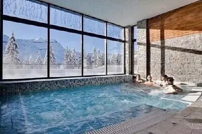Image de 5 * Ski-In Ski-Out appartement avec piscine, jacuzzi, sauna, salle de gym et Wifi