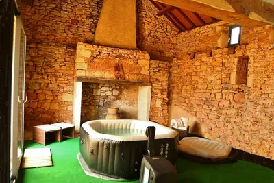 Image de Gîte 4**** de charme avec Spa - clim, wifi, vélos, draps, éq. bébé fournis