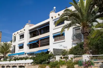 Image de Appartement dans immeuble avec garage individuel, situé en bord de plage