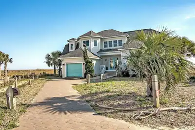Image de Un atterrissage en douceur est un 4 Br \/ 3. 5 Ba Oceanfront Retreat! Maintenant Dog Friendly!