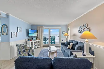 Image de Joliment rénové condo en bord de mer, à distance de marche des restaurants et des boutiques