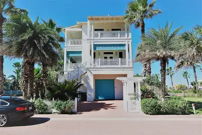 Image de Le paradis à son meilleur! Beach House avec ascenseur!
