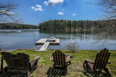 Image de Ski Shore: captivant Lakefront Cottage w \/ quai privé, bain à remous et foyer extérieur!