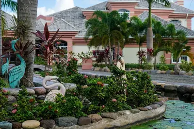 Villa Dora Mae Est Une Acclamation D'ÉLÉGANCE Et De Sophistication!