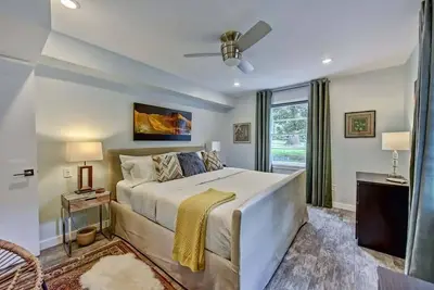 Image de 510 Queens 102:Bright 1br w/ easy access to Uptown