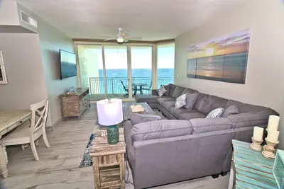 Image de 2111 - 2b / 2 Bain avec des cailloux. Chambre des maîtres et salon face au golfe!