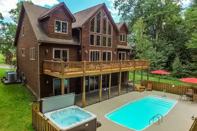 Image de Superbe maison avec piscine extérieure privée et équipements communautaires