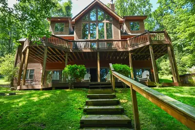 Image de Magnifique maison de 5 chambres au bord du lac offre tous les extras et plus!