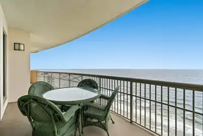 Image de Parasol et chaises de plage inclus! Économisez jusqu'à 25% - Corner Oceanfront! !