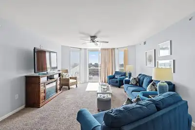 Image de Condo spacieux dans l'un des endroits les plus recherchés de Barefoot Golf Resort!