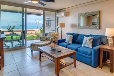 Image de Écoutez les vagues de l'océan depuis votre chambre + Sandy Beachfront - Le front de mer amélioré de Makani Sands!