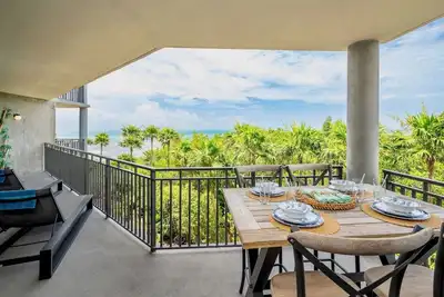 Image de ** Shang-Ri-La @ La Plage ** Condo Oceanview / Pool & Tennis + Derniers Services CLÉS. . .