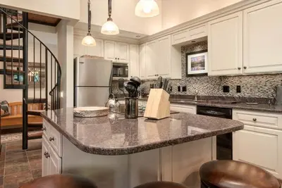 Image de 3. 5bd / 3ba Rendezvous C 4: 3. 5 condominiums Br / 3 Ba à Teton Village, pour 9 personnes