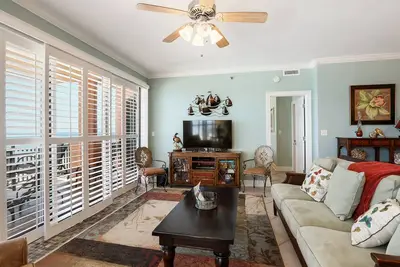 Image de 1002c - Vous êtes invités à cette spacieuse 2br Beachfront Condo!