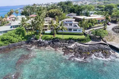 Image de Ali'i Point Spacieuse et privée Oceanfont Villa avec A / C
