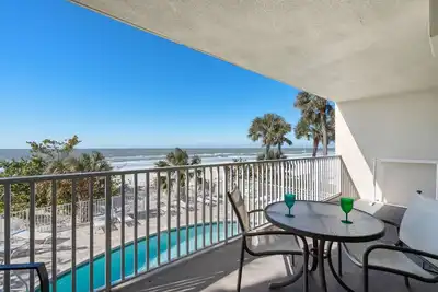 Image de Front de mer avec balcon vue sur le golfe, W / D, Wi-Fi gratuit, câble et parking, Beachfront Pool-104 Hamilton