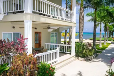 Image de Condo en bord de mer dans la communauté désirable de Lawson Rock
