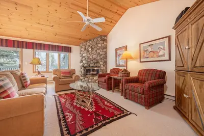 Image de 3bd \/ 3. 5ba Teton Pines Townhome 2: 3 Br \/ 3. 5 Ba maisons en ville à Wilson, pour 6 personnes