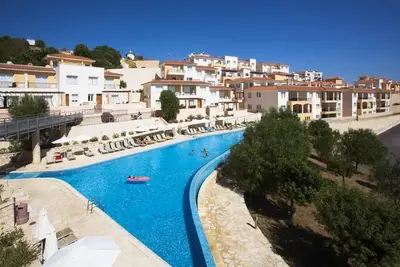 Image de Grande terrasse, vue sur la mer, piscine commune, connexion Wi-Fi gratuite, forfait télévision britannique, climatisation, ascenseur