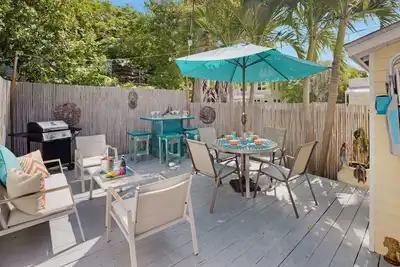 Image de ** The Mellow Macaw ** Cozy Condo & Jacuzzi + Derniers Services CLÉS. . .
