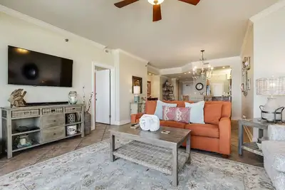 Image de Séjournez à la plage dans cet ��l��������gant condo 2br!