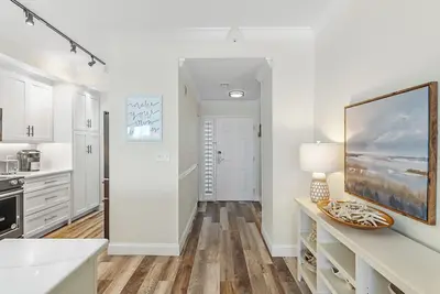 Image de 303e - Profitez du soleil et des couchers de soleil dans ce magnifique condo 2br!
