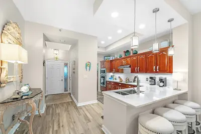 Image de 1202e - Vues du Golfe à couper le souffle dans ce condo 2br!