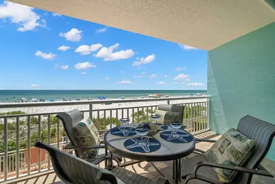 Image de Offre au bord de la plage avec vue sur le grand balcon, connexion Wi-Fi gratuite, câble, téléphone, piscine, très grand lit - 102 châteaux