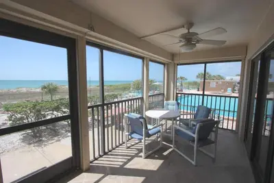 Image de Rare sur la plage au rez-de-chaussée, patio, piscine, bain à remous, tennis, connexion Internet sans fil, connexion Wi-Fi gratuite par câble et Wi-Fi-108