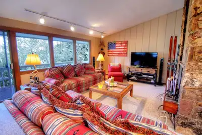 Image de Maison privée sur le domaine skiable de Snowmass avec accès wifi privé et extérieur gratuit et bain à remous Enclave