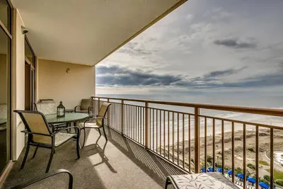 Image de Belle 16e étage Oceanfront Condo à North Beach Plantation