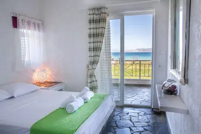Image de Condo Konstantinos. Deuxième étage avec deux grands balcons (vue mer et montagne)