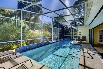 Image de 1 pâté de maisons de Siesta Key Beach, Wifi gratuit avec piscine chauffée privée en option, près du village de Siesta Key