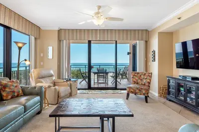 Image de Sentez-vous à la maison dans ce condo 3br front de mer invitant!