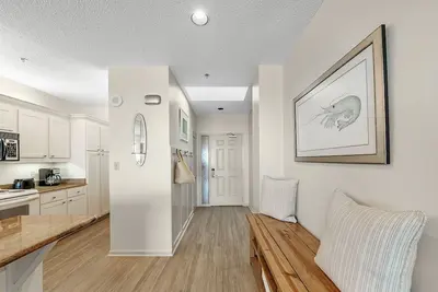 Image de 1604w - Laissez vos soucis s'envoler dans ce 2br Condo invitant!
