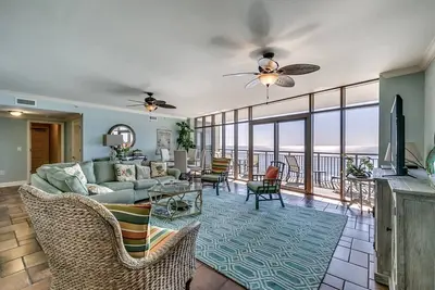 Image de Spacieux 6ème étage Oceanfront Condo à North Beach Plantation