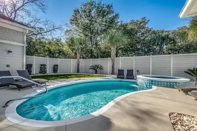Image de Tarifs spéciaux d'été! Maison de luxe avec piscine privée et bain à remous à North Beach Plantation