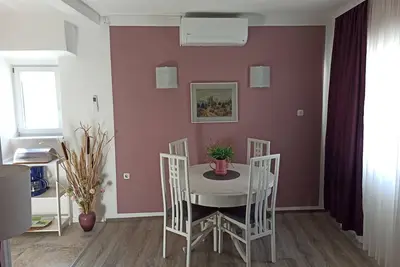Image de Charmante maison spacieuse et confortable avec jardin et barbecue.