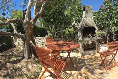 Maison semi-couverte confortable @ Vranjica-Trogir, plage 40m