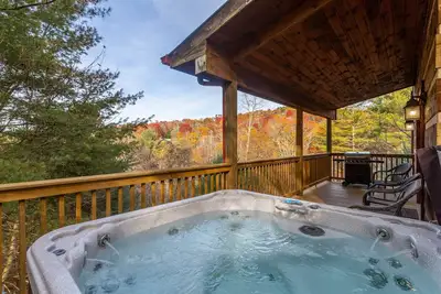Image de River Ridge - cabane en rondins de 3 étages avec bain à remous - Animaux acceptés - Promenade dans la New River