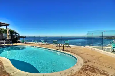 Image de Dana Point Oceanfront Condo avec piscine, superbes vues, unité mise à jour!