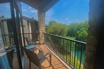 Image de Waterfront Condo sur la rivière Comal