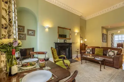 Image de Lumineux et spacieux romantique géorgienne appartement d'une chambre pour deux