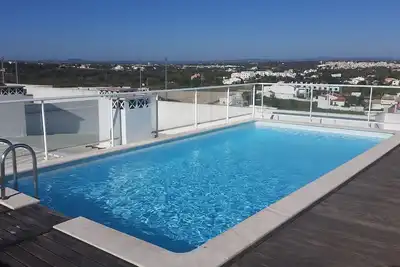 Image de Un Grand Appartement De Luxe Deux Chambres À Minutes De La Plage
