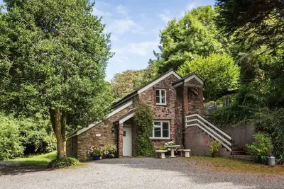Image de Le Coach House à Lower Coombe Royal - idéal pour les familles \/ amis. Les chiens sont les bienvenus.