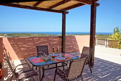 charmant appartement, terrasse panoramique sans vis-a-vis, vue mer et montagne