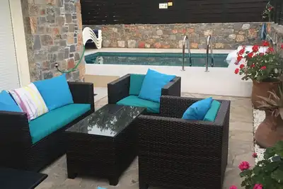 Image de Villa privée de 2 chambres avec une petite piscine dans le centre d'Elounda