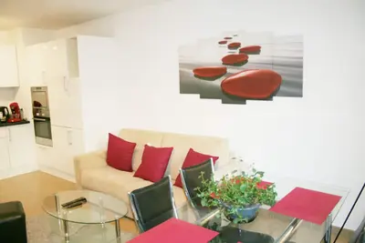 Image de Appartement climatisé avec parking, classé *** à 100m centre ville et 400m plage